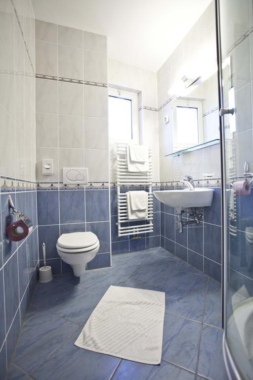 Studio Apartmani Bijeli Delfin Biograd Na Moru Room photo
