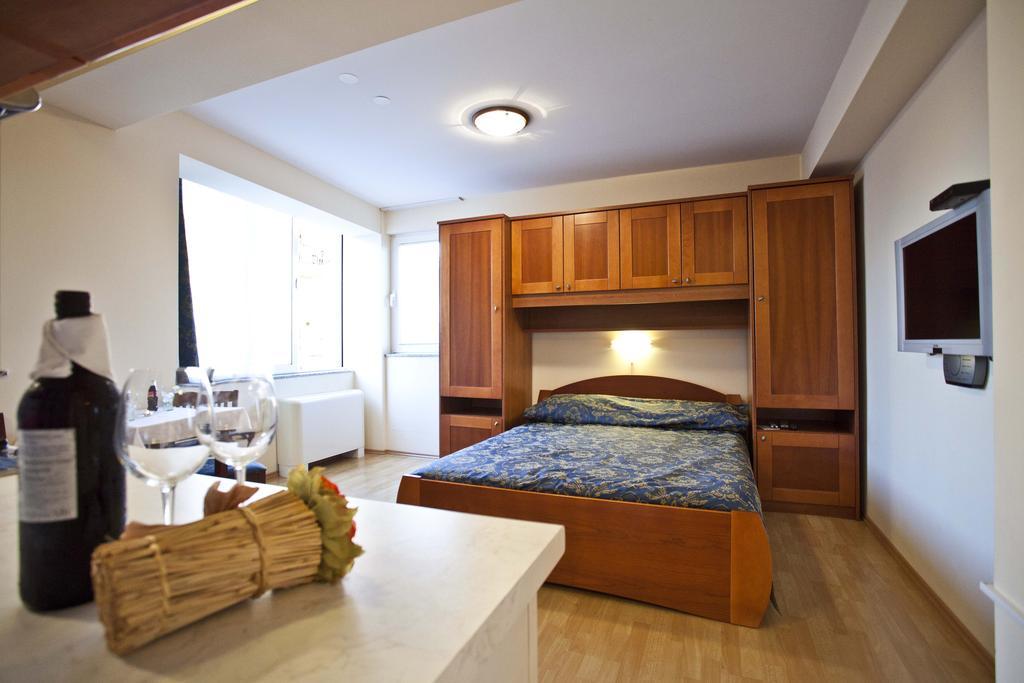 Studio Apartmani Bijeli Delfin Biograd Na Moru Room photo